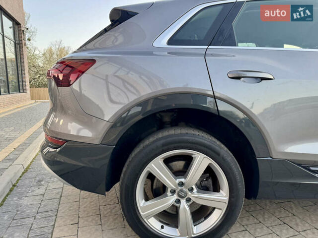 Сірий Ауді E-Tron, об'ємом двигуна 0 л та пробігом 143 тис. км за 27900 $, фото 26 на Automoto.ua