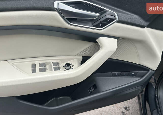 Сірий Ауді E-Tron, об'ємом двигуна 0 л та пробігом 83 тис. км за 29700 $, фото 7 на Automoto.ua