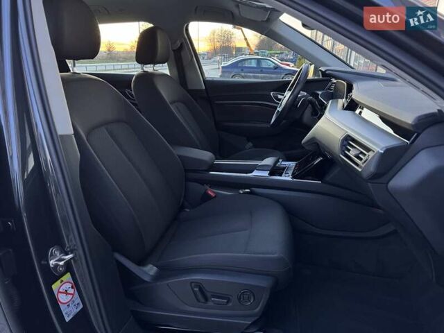 Серый Ауди E-Tron, объемом двигателя 0 л и пробегом 97 тыс. км за 21900 $, фото 58 на Automoto.ua