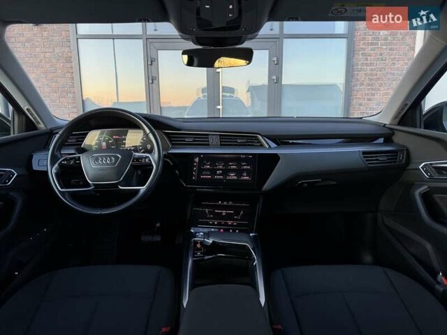 Серый Ауди E-Tron, объемом двигателя 0 л и пробегом 97 тыс. км за 21900 $, фото 45 на Automoto.ua