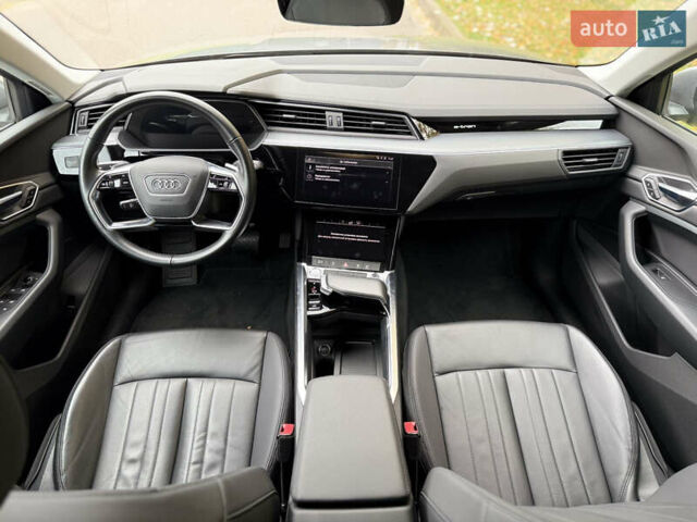 Серый Ауди E-Tron, объемом двигателя 0 л и пробегом 34 тыс. км за 33900 $, фото 7 на Automoto.ua