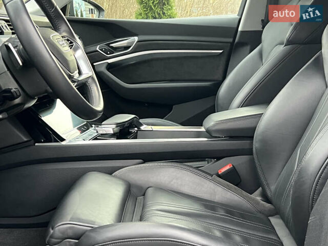 Сірий Ауді E-Tron, об'ємом двигуна 0 л та пробігом 143 тис. км за 30800 $, фото 13 на Automoto.ua