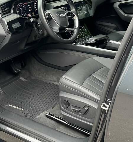 Сірий Ауді E-Tron, об'ємом двигуна 0 л та пробігом 78 тис. км за 29900 $, фото 8 на Automoto.ua