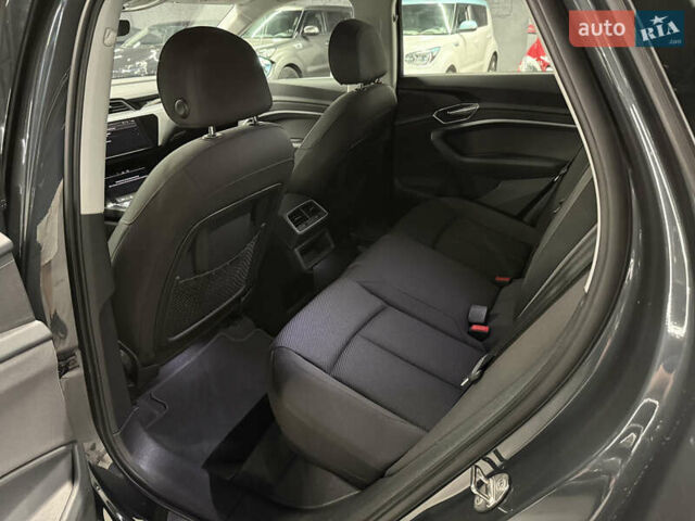 Серый Ауди E-Tron, объемом двигателя 0 л и пробегом 207 тыс. км за 20000 $, фото 40 на Automoto.ua