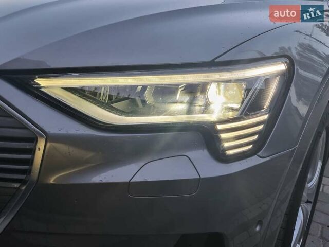 Серый Ауди E-Tron, объемом двигателя 0 л и пробегом 108 тыс. км за 29999 $, фото 9 на Automoto.ua