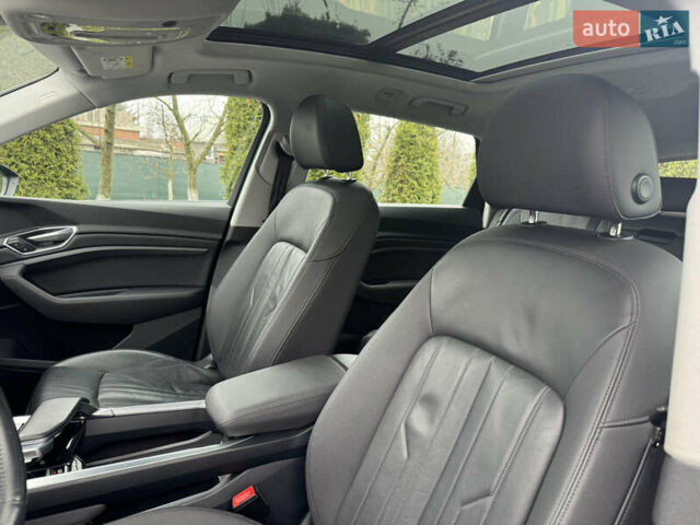 Серый Ауди E-Tron, объемом двигателя 0 л и пробегом 150 тыс. км за 23800 $, фото 23 на Automoto.ua