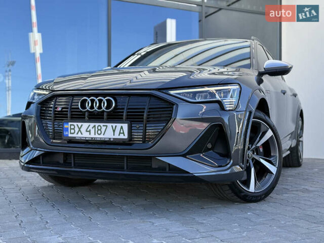 Серый Ауди E-Tron, объемом двигателя 0 л и пробегом 41 тыс. км за 44990 $, фото 4 на Automoto.ua