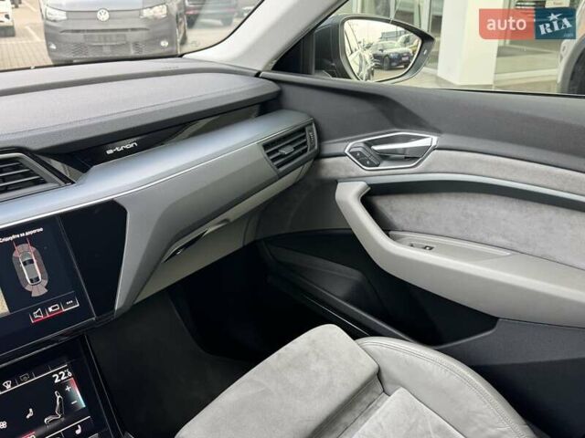 Серый Ауди E-Tron, объемом двигателя 0 л и пробегом 74 тыс. км за 30500 $, фото 24 на Automoto.ua