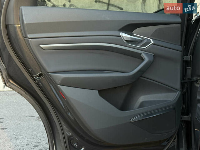 Ауді E-Tron 2020 у Львові на Automoto.ua Сірий Ауді E-Tron, об'ємом двигуна 0 л та пробігом 81 тис. км за 34920 $, фото 31 на Automoto.ua