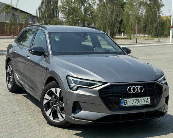 Серый Ауди E-Tron, объемом двигателя 0 л и пробегом 28 тыс. км за 39900 $, фото 39 на Automoto.ua
