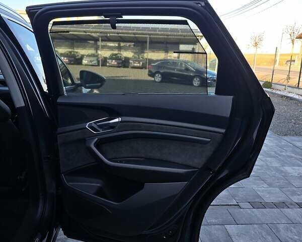 Серый Ауди E-Tron, объемом двигателя 0 л и пробегом 99 тыс. км за 31990 $, фото 93 на Automoto.ua