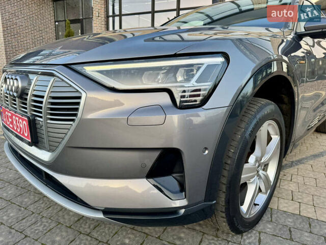 Сірий Ауді E-Tron, об'ємом двигуна 0 л та пробігом 143 тис. км за 27900 $, фото 16 на Automoto.ua