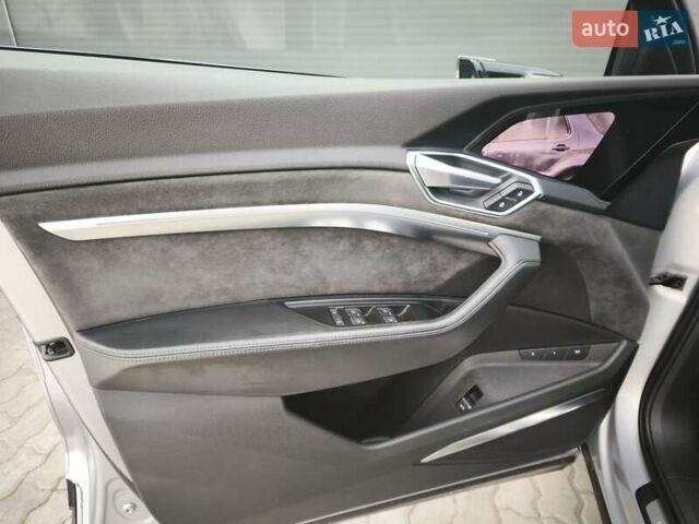 Серый Ауди E-Tron, объемом двигателя 0 л и пробегом 70 тыс. км за 34500 $, фото 133 на Automoto.ua