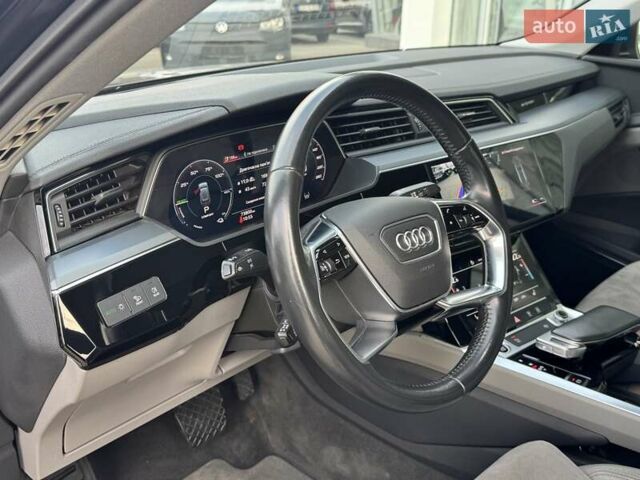 Серый Ауди E-Tron, объемом двигателя 0 л и пробегом 74 тыс. км за 30500 $, фото 16 на Automoto.ua