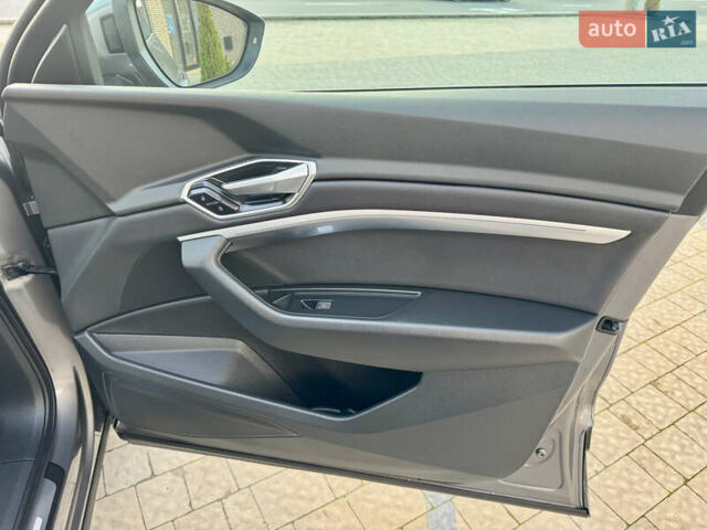 Сірий Ауді E-Tron, об'ємом двигуна 0 л та пробігом 143 тис. км за 27900 $, фото 48 на Automoto.ua