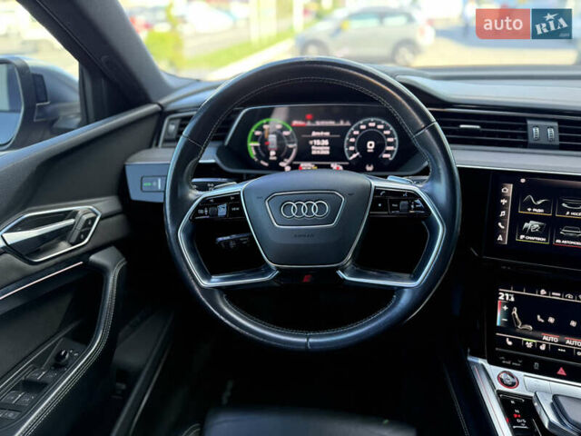 Серый Ауди E-Tron, объемом двигателя 0 л и пробегом 41 тыс. км за 44990 $, фото 44 на Automoto.ua
