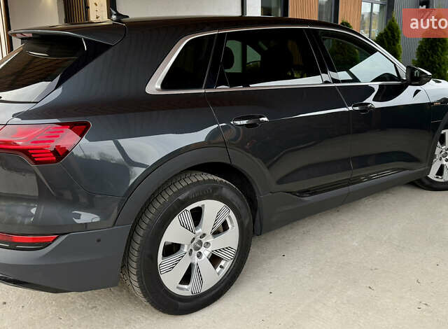 Серый Ауди E-Tron, объемом двигателя 0 л и пробегом 175 тыс. км за 22000 $, фото 4 на Automoto.ua