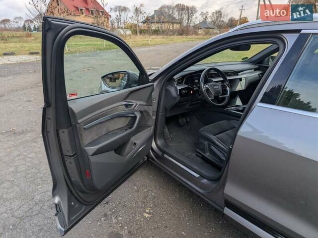 Серый Ауди E-Tron, объемом двигателя 0 л и пробегом 82 тыс. км за 32500 $, фото 11 на Automoto.ua