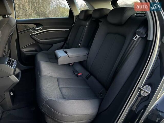 Серый Ауди E-Tron, объемом двигателя 0 л и пробегом 97 тыс. км за 21900 $, фото 62 на Automoto.ua