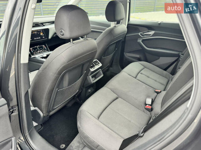 Серый Ауди E-Tron, объемом двигателя 0 л и пробегом 150 тыс. км за 25500 $, фото 16 на Automoto.ua