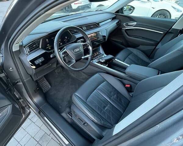 Серый Ауди E-Tron, объемом двигателя 0 л и пробегом 45 тыс. км за 29900 $, фото 10 на Automoto.ua