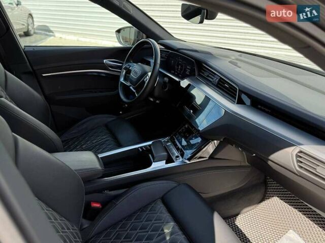 Сірий Ауді E-Tron, об'ємом двигуна 0 л та пробігом 54 тис. км за 47000 $, фото 4 на Automoto.ua