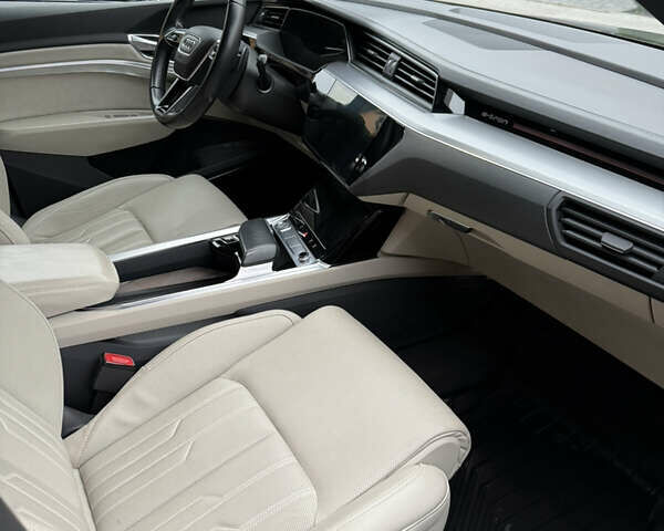 Серый Ауди E-Tron, объемом двигателя 0 л и пробегом 177 тыс. км за 27000 $, фото 36 на Automoto.ua