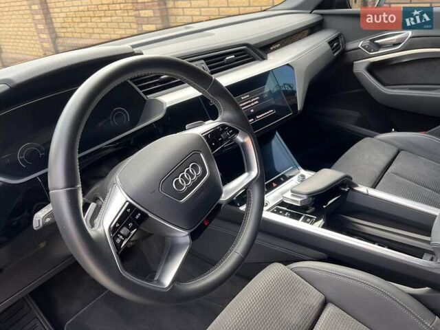 Серый Ауди E-Tron, объемом двигателя 0 л и пробегом 54 тыс. км за 35000 $, фото 17 на Automoto.ua