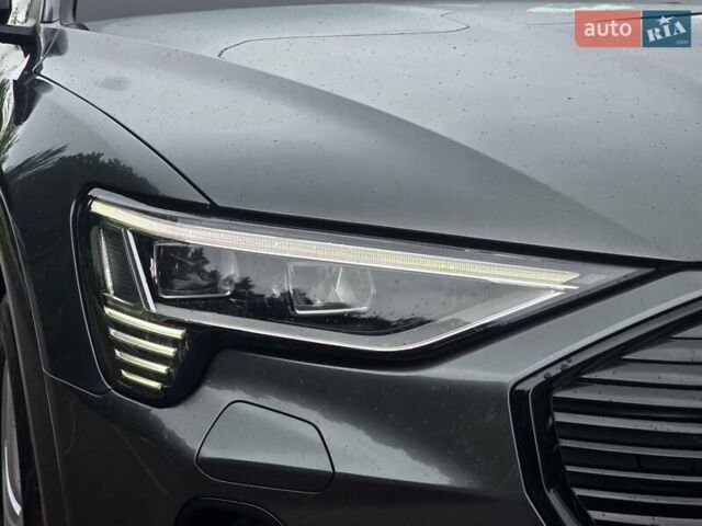 Серый Ауди E-Tron, объемом двигателя 0 л и пробегом 71 тыс. км за 33999 $, фото 12 на Automoto.ua
