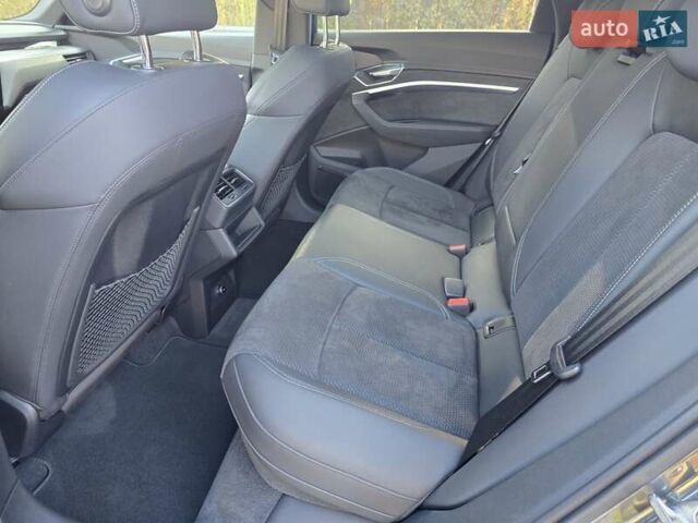 Сірий Ауді E-Tron, об'ємом двигуна 0 л та пробігом 67 тис. км за 37999 $, фото 55 на Automoto.ua