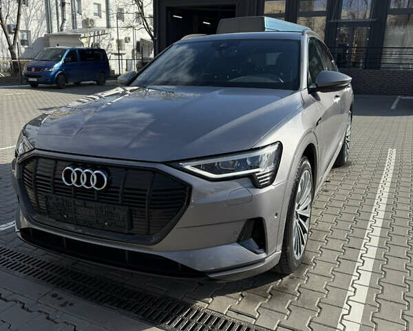 Серый Ауди E-Tron, объемом двигателя 0 л и пробегом 145 тыс. км за 37500 $, фото 70 на Automoto.ua