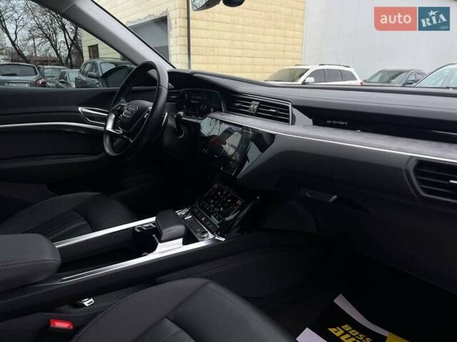 Сірий Ауді E-Tron, об'ємом двигуна 0 л та пробігом 96 тис. км за 29000 $, фото 25 на Automoto.ua