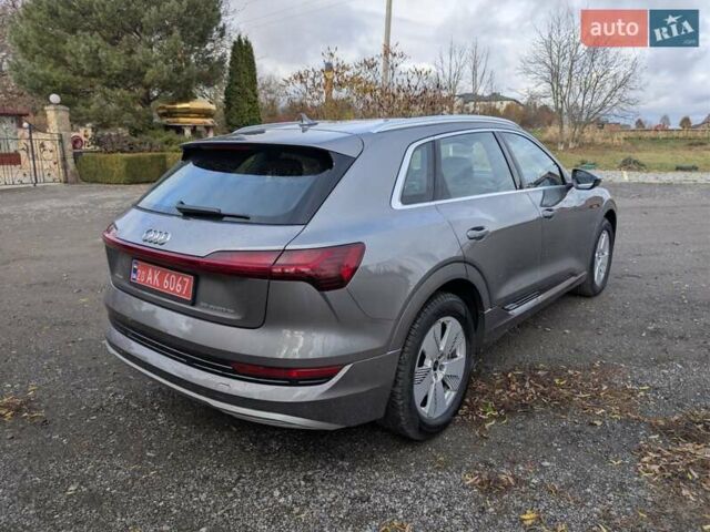 Серый Ауди E-Tron, объемом двигателя 0 л и пробегом 82 тыс. км за 32500 $, фото 5 на Automoto.ua