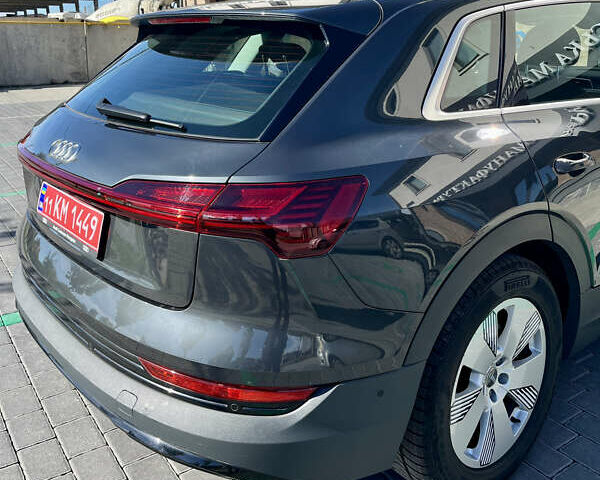 Серый Ауди E-Tron, объемом двигателя 0 л и пробегом 175 тыс. км за 22700 $, фото 17 на Automoto.ua