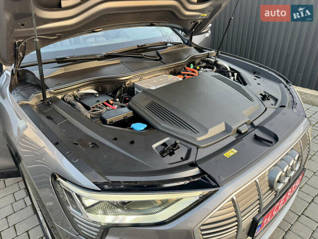 Сірий Ауді E-Tron, об'ємом двигуна 0 л та пробігом 143 тис. км за 27900 $, фото 73 на Automoto.ua