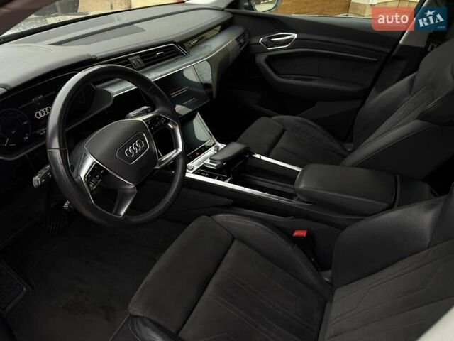 Сірий Ауді E-Tron, об'ємом двигуна 0 л та пробігом 110 тис. км за 28999 $, фото 7 на Automoto.ua