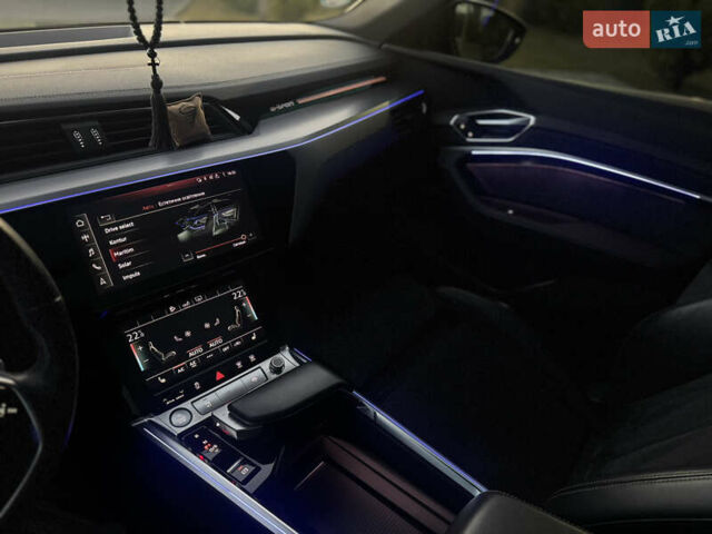 Сірий Ауді E-Tron, об'ємом двигуна 0 л та пробігом 140 тис. км за 37000 $, фото 59 на Automoto.ua