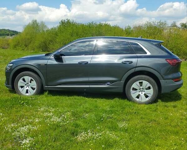 Серый Ауди E-Tron, объемом двигателя 0 л и пробегом 77 тыс. км за 33100 $, фото 13 на Automoto.ua