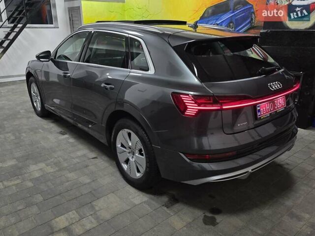 Серый Ауди E-Tron, объемом двигателя 0 л и пробегом 99 тыс. км за 31990 $, фото 41 на Automoto.ua