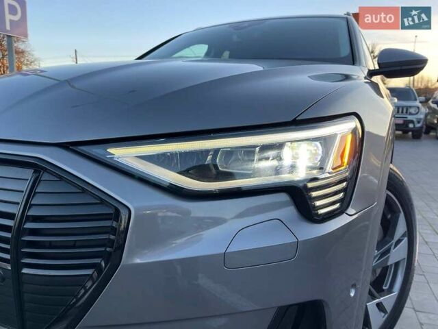 Серый Ауди E-Tron, объемом двигателя 0 л и пробегом 45 тыс. км за 29900 $, фото 3 на Automoto.ua
