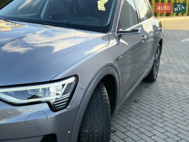 Серый Ауди E-Tron, объемом двигателя 0 л и пробегом 121 тыс. км за 27699 $, фото 7 на Automoto.ua