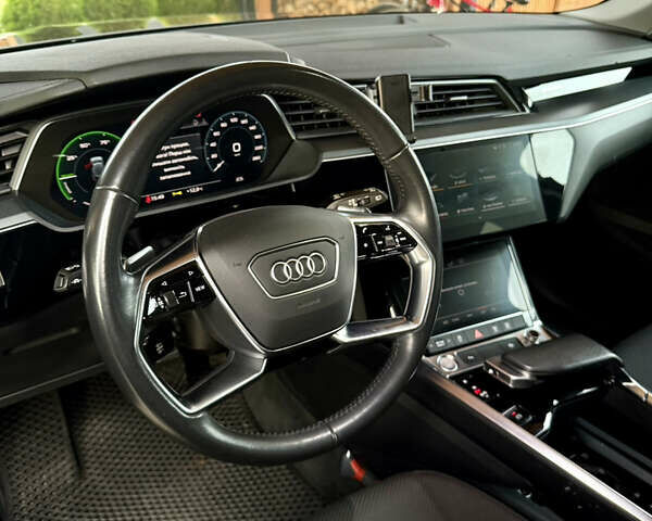 Серый Ауди E-Tron, объемом двигателя 0 л и пробегом 175 тыс. км за 22000 $, фото 21 на Automoto.ua