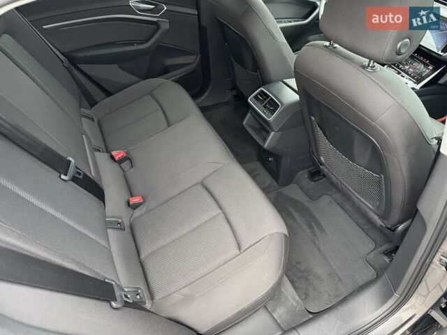 Серый Ауди E-Tron, объемом двигателя 0 л и пробегом 109 тыс. км за 30900 $, фото 24 на Automoto.ua