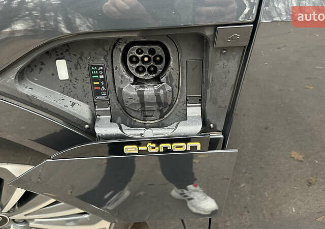 Сірий Ауді E-Tron, об'ємом двигуна 0 л та пробігом 83 тис. км за 29700 $, фото 19 на Automoto.ua