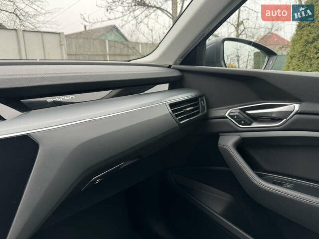 Серый Ауди E-Tron, объемом двигателя 0 л и пробегом 150 тыс. км за 23800 $, фото 18 на Automoto.ua