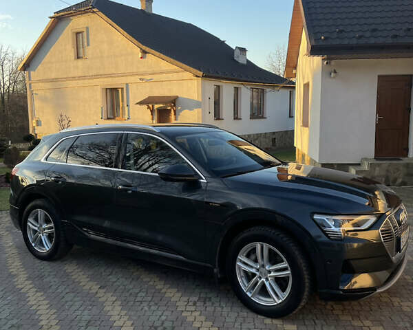 Сірий Ауді E-Tron, об'ємом двигуна 0 л та пробігом 153 тис. км за 28999 $, фото 7 на Automoto.ua