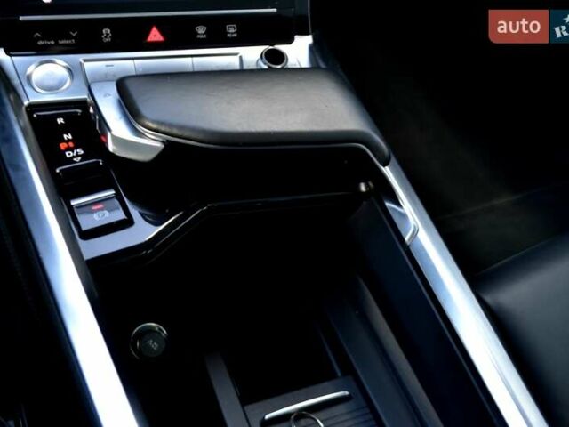 Серый Ауди E-Tron, объемом двигателя 0 л и пробегом 125 тыс. км за 23800 $, фото 153 на Automoto.ua