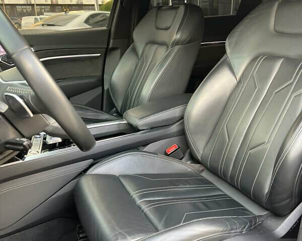 Ауди E-Tron 2020 в Луцке на Automoto.ua Серый Ауди E-Tron, объемом двигателя 0 л и пробегом 104 тыс. км за 33000 $, фото 27 на Automoto.ua