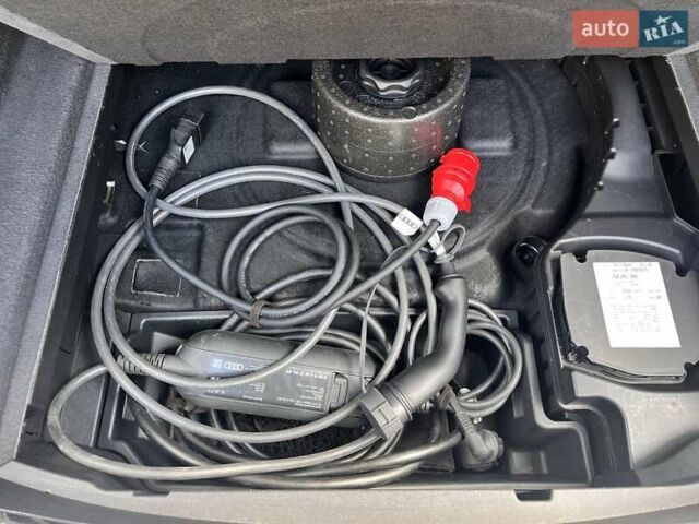 Серый Ауди E-Tron, объемом двигателя 0 л и пробегом 54 тыс. км за 35000 $, фото 27 на Automoto.ua