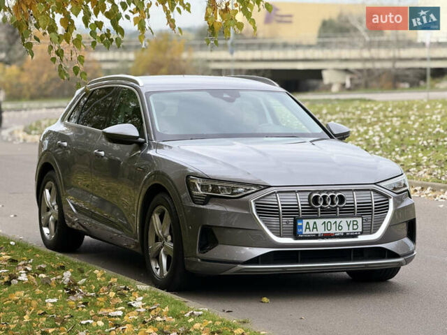 Серый Ауди E-Tron, объемом двигателя 0 л и пробегом 34 тыс. км за 33900 $, фото 1 на Automoto.ua